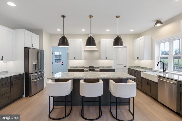 2328 ROCKVALE RD, Lancaster, PA 17602