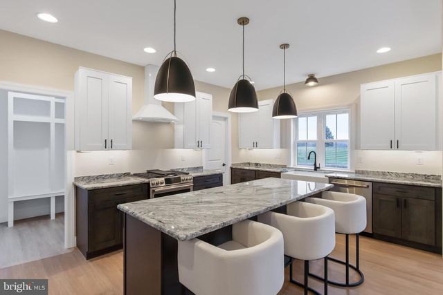 2328 ROCKVALE RD, Lancaster, PA 17602