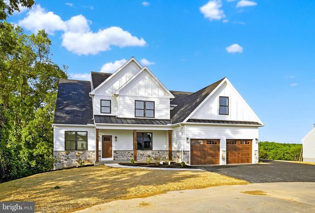 2328 ROCKVALE RD, Lancaster, PA 17602