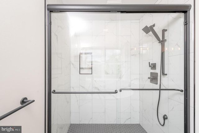 2328 ROCKVALE RD, Lancaster, PA 17602