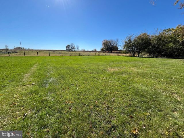 2328 ROCKVALE RD, Lancaster, PA 17602