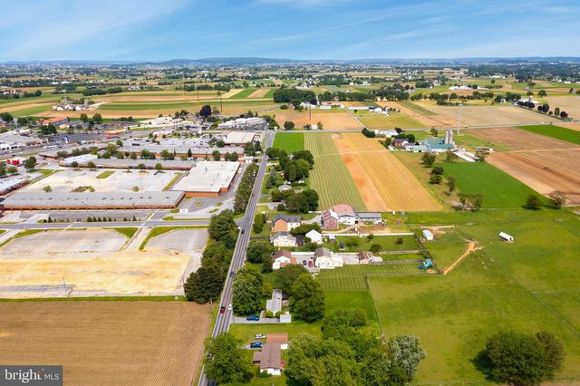 2328 ROCKVALE RD, Lancaster, PA 17602