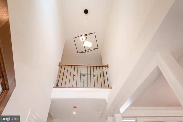 2328 ROCKVALE RD, Lancaster, PA 17602