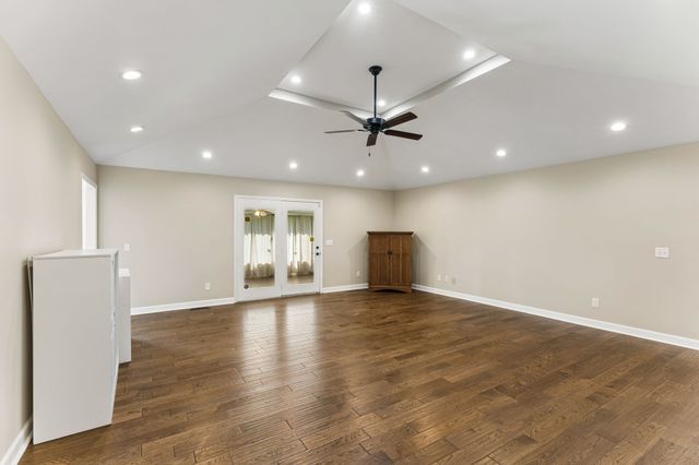 16 Delana Ave, Lawrenceburg, TN 38464