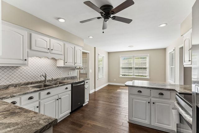 16 Delana Ave, Lawrenceburg, TN 38464