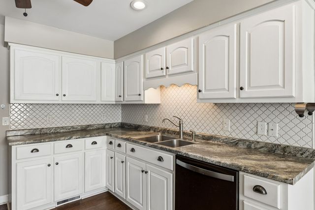 16 Delana Ave, Lawrenceburg, TN 38464