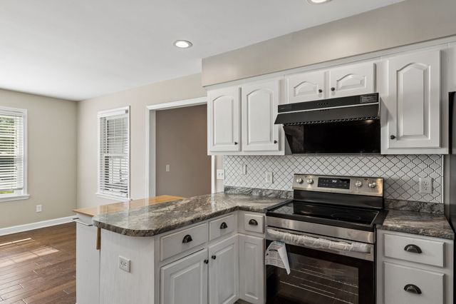 16 Delana Ave, Lawrenceburg, TN 38464