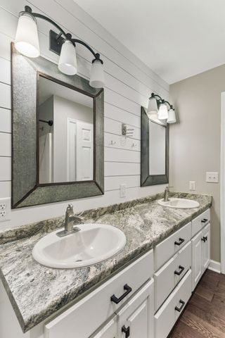 16 Delana Ave, Lawrenceburg, TN 38464