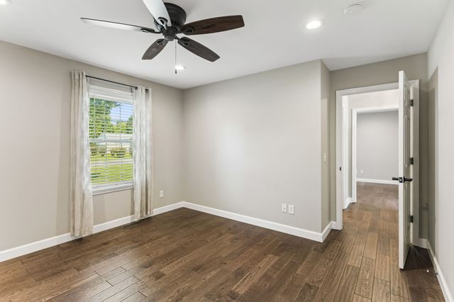 16 Delana Ave, Lawrenceburg, TN 38464