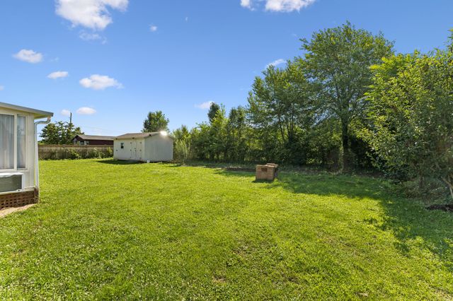 16 Delana Ave, Lawrenceburg, TN 38464