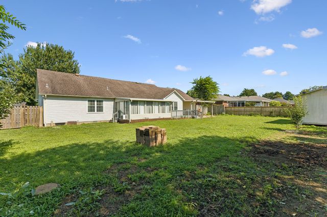 16 Delana Ave, Lawrenceburg, TN 38464