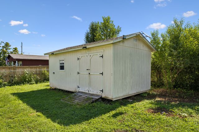 16 Delana Ave, Lawrenceburg, TN 38464