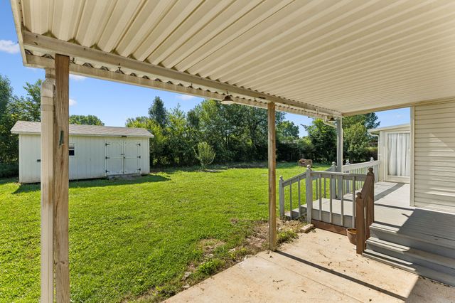 16 Delana Ave, Lawrenceburg, TN 38464