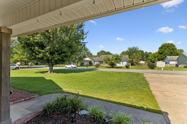 16 Delana Ave, Lawrenceburg, TN 38464
