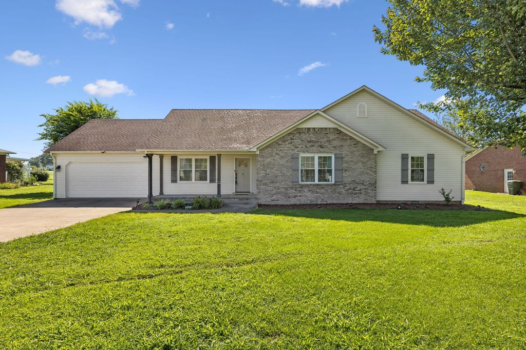 16 Delana Ave, Lawrenceburg, TN 38464