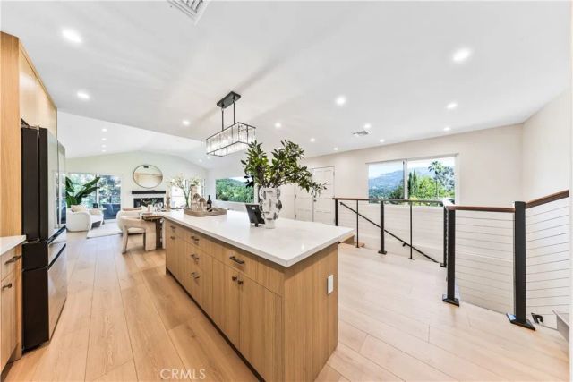 981 Glen Oaks Boulevard, Pasadena, CA 91105