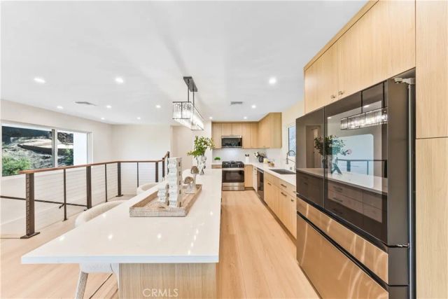 981 Glen Oaks Boulevard, Pasadena, CA 91105