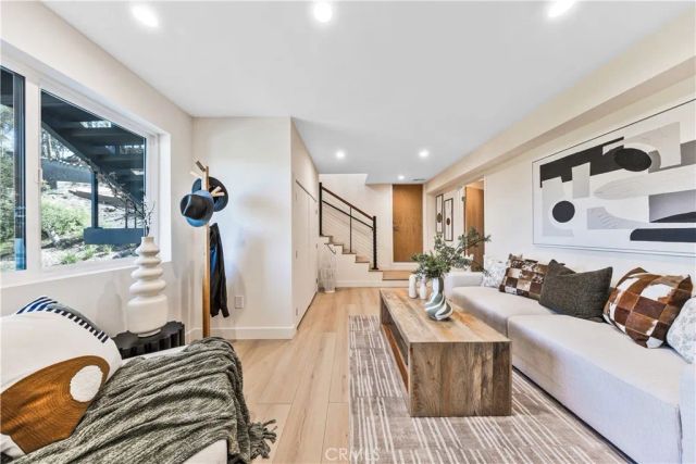 981 Glen Oaks Boulevard, Pasadena, CA 91105
