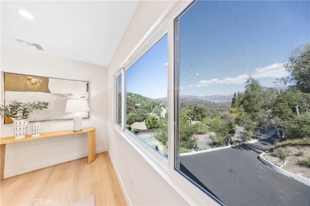 981 Glen Oaks Boulevard, Pasadena, CA 91105