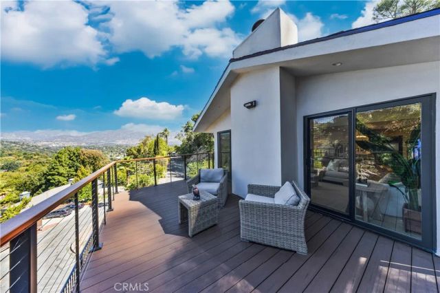 981 Glen Oaks Boulevard, Pasadena, CA 91105