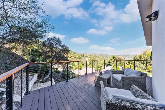 981 Glen Oaks Boulevard, Pasadena, CA 91105