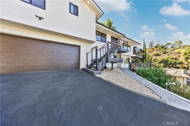 981 Glen Oaks Boulevard, Pasadena, CA 91105