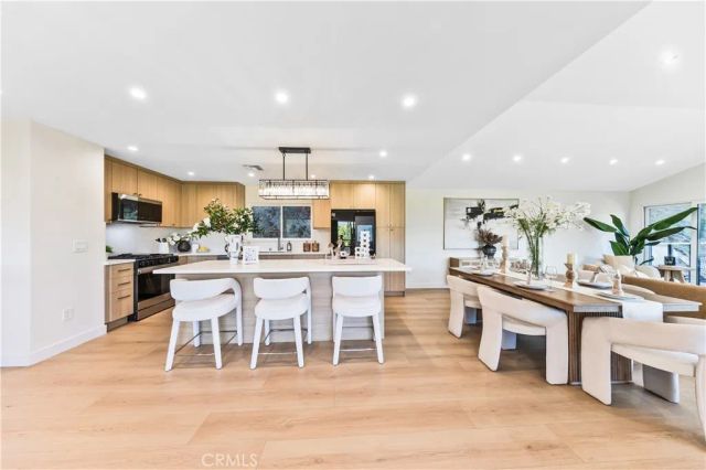 981 Glen Oaks Boulevard, Pasadena, CA 91105