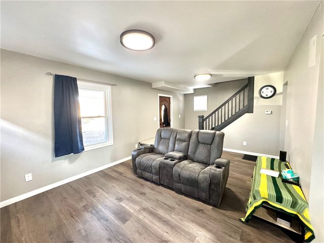 127 Hazel Ave, Ellwood City, PA 16117