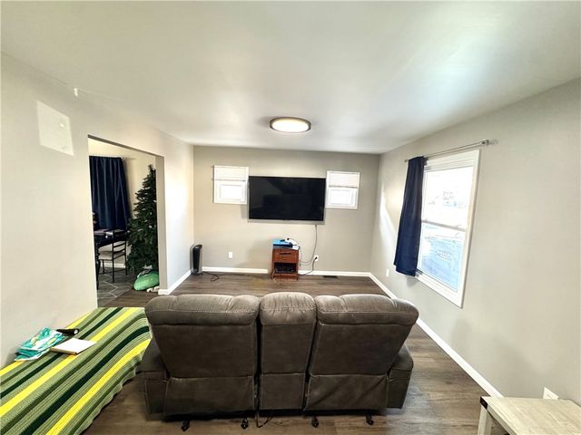 127 Hazel Ave, Ellwood City, PA 16117