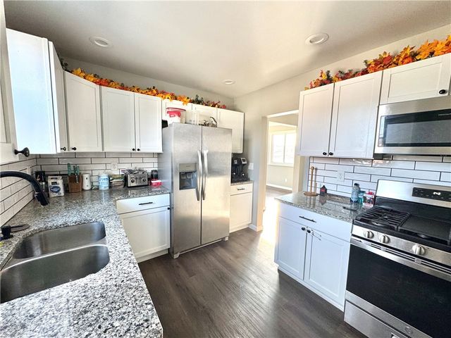 127 Hazel Ave, Ellwood City, PA 16117