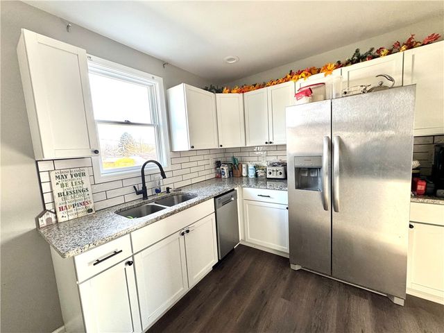 127 Hazel Ave, Ellwood City, PA 16117