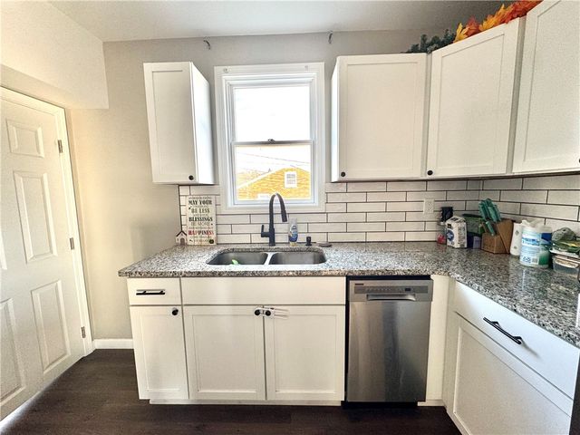 127 Hazel Ave, Ellwood City, PA 16117