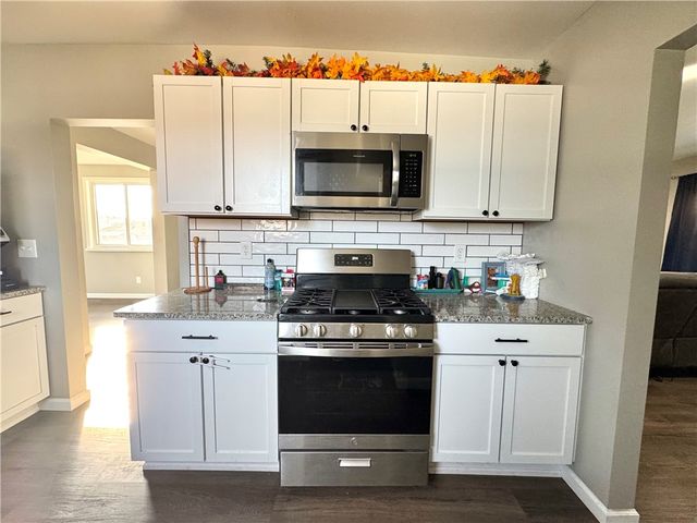 127 Hazel Ave, Ellwood City, PA 16117