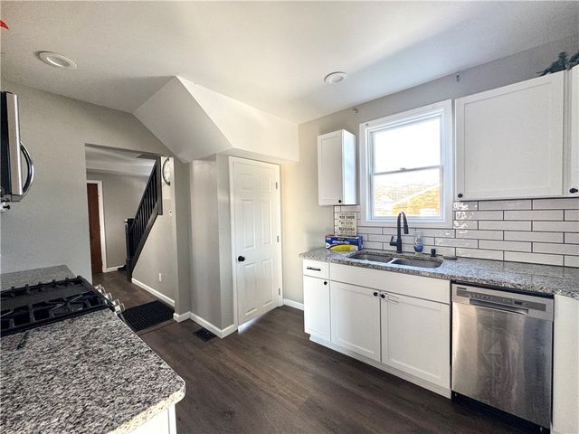 127 Hazel Ave, Ellwood City, PA 16117