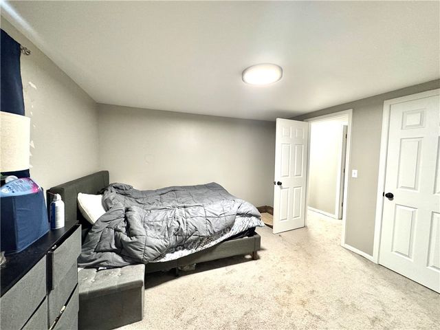 127 Hazel Ave, Ellwood City, PA 16117