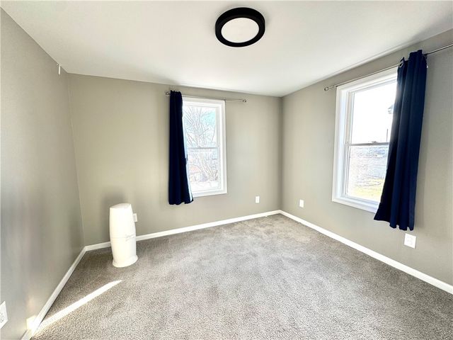 127 Hazel Ave, Ellwood City, PA 16117