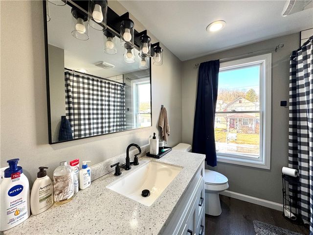 127 Hazel Ave, Ellwood City, PA 16117