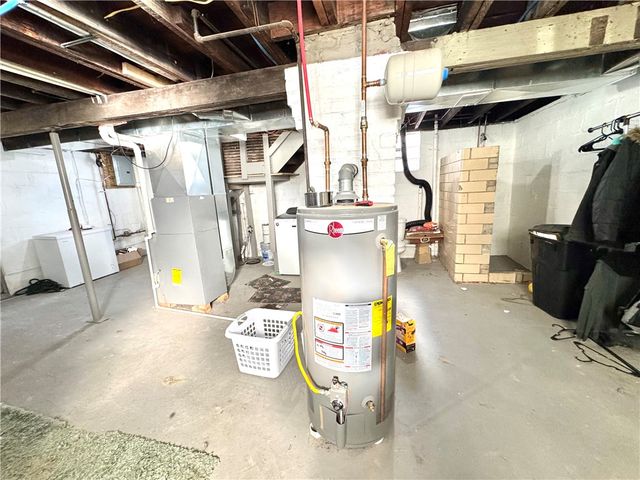 127 Hazel Ave, Ellwood City, PA 16117