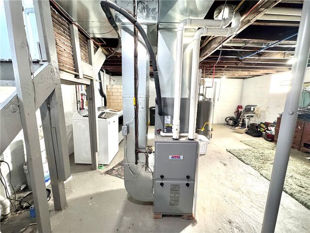 127 Hazel Ave, Ellwood City, PA 16117