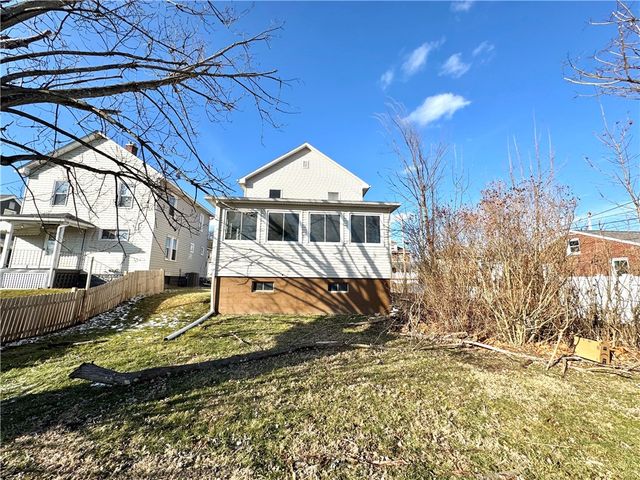 127 Hazel Ave, Ellwood City, PA 16117