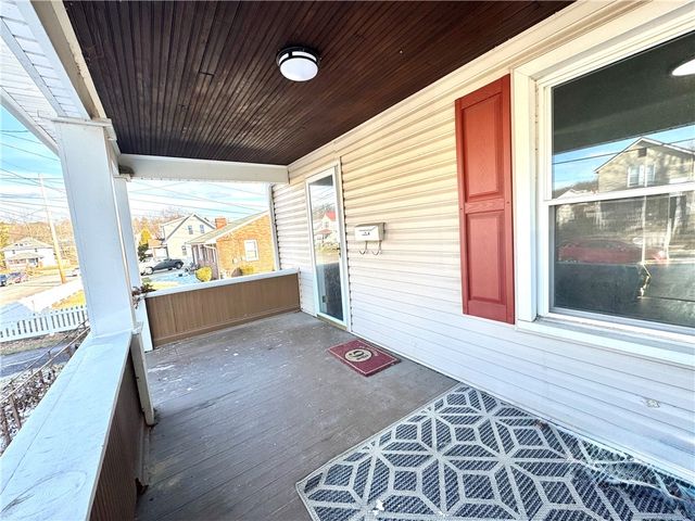 127 Hazel Ave, Ellwood City, PA 16117