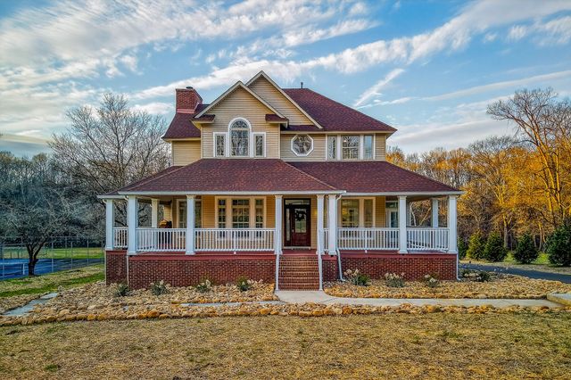 962 Indian Mound Dr, Mcminnville, TN 37110