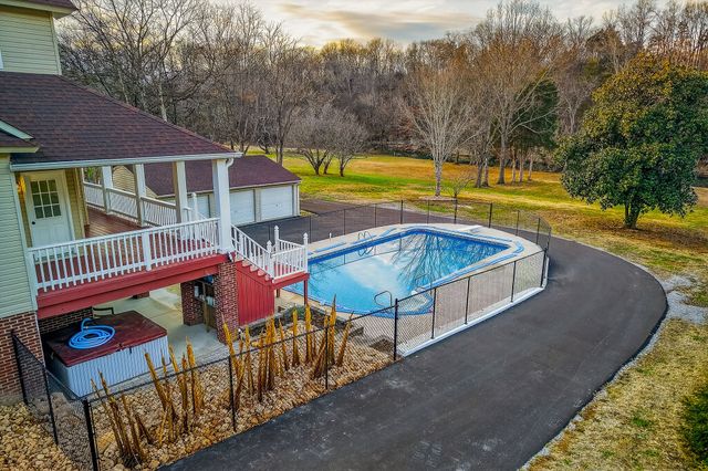 962 Indian Mound Dr, Mcminnville, TN 37110