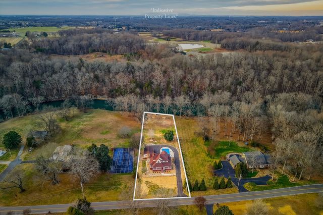 962 Indian Mound Dr, Mcminnville, TN 37110