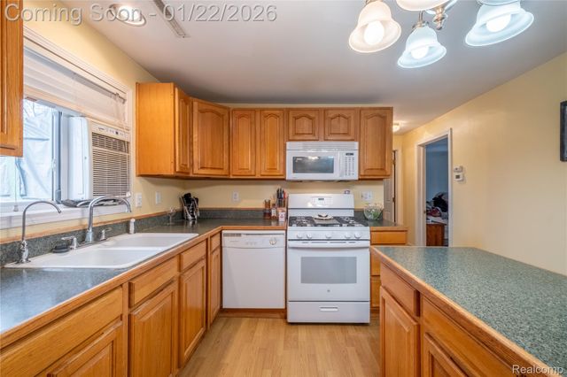 8221 Van Vleet Road, Gaines Township, MI 48436