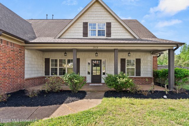 1919 Shady Wind Drive, Southaven, MS 38671