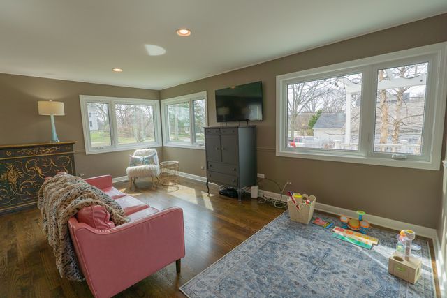 520 S Wheaton Avenue, Wheaton, IL 60187