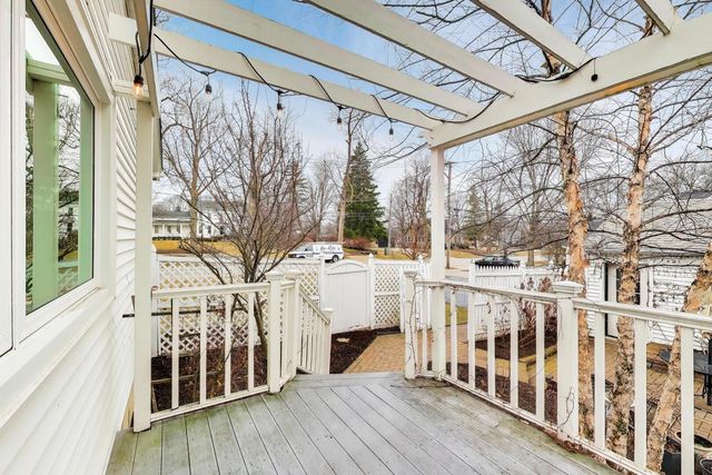 520 S Wheaton Avenue, Wheaton, IL 60187