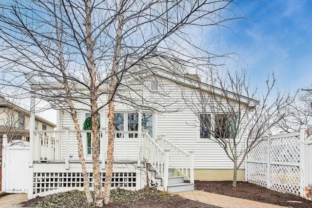 520 S Wheaton Avenue, Wheaton, IL 60187