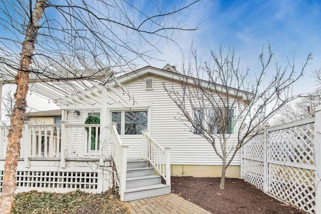 520 S Wheaton Avenue, Wheaton, IL 60187